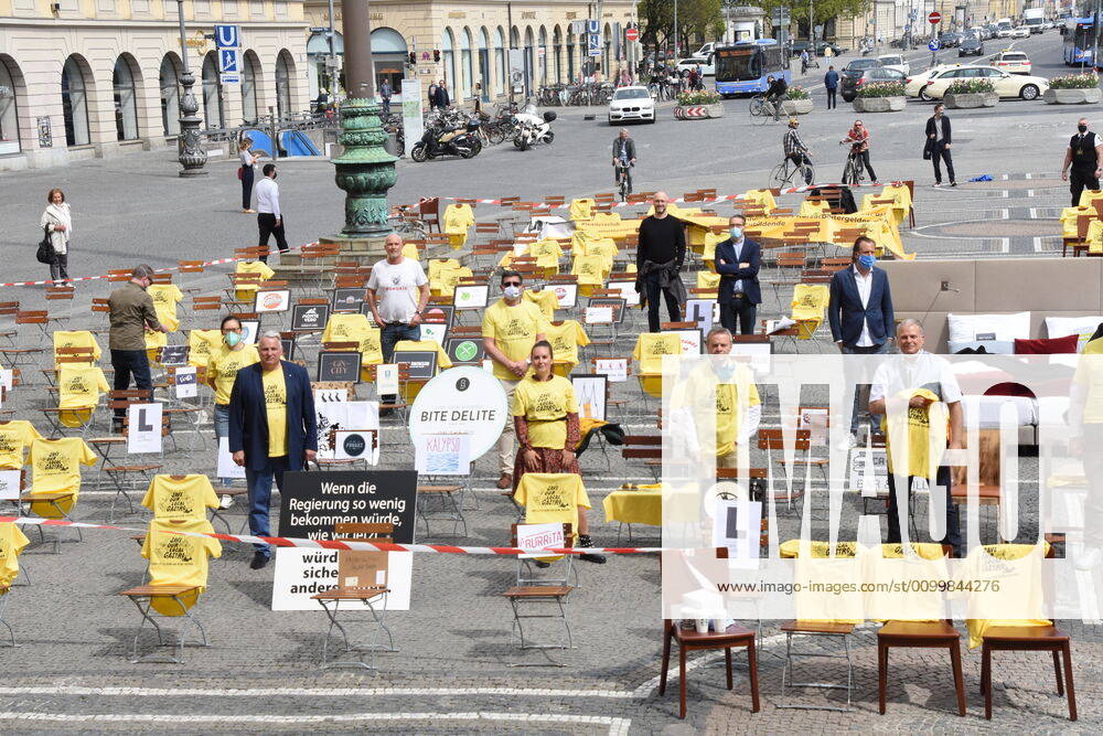 Empty chairs with restaurateur Christian Schottenhamel restaurateur Gregor Lemke restaurateur Pino Crocamo Gastrom Marc Uebelherr restaurateur Munich 24 04 20 Odeonsplatz Action day of Leadersclub Leeere Stuehle because of the Corona Virus Munich