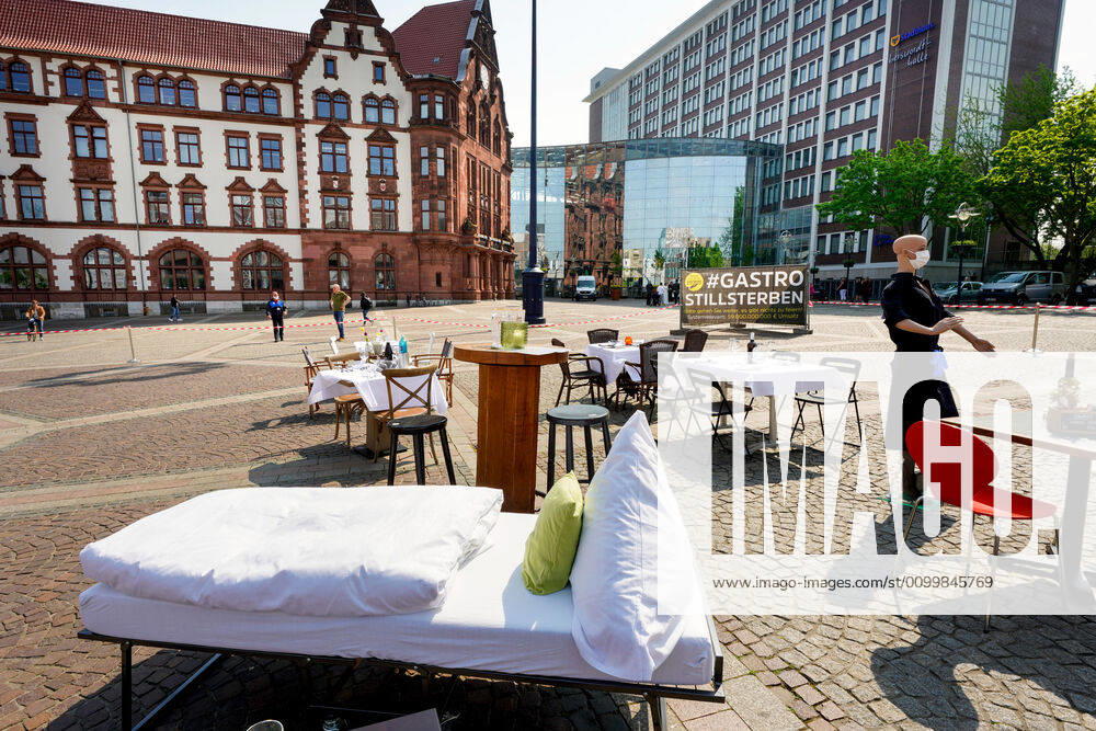 Empty tables, chairs and beds at Friedensplatz in Dortmund Following an appeal by Dehoga Deutscher Hotel und Gaststättenverband, catering businesses have joined forces under the motto STILLSTERBEN to take part in the protest action, with which they draw attention to the situation of their businesses to the consequences of the Corona restrictions in the Corona crisis