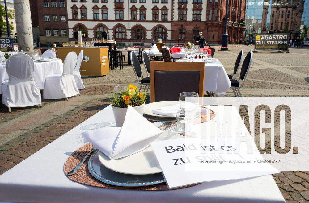 Empty tables, chairs and beds at Friedensplatz in Dortmund Following an appeal by Dehoga Deutscher Hotel und Gaststättenverband, catering businesses have joined forces under the motto STILLSTERBEN to take part in the protest action, with which they draw attention to the situation of their businesses to the consequences of the Corona restrictions in the Corona crisis