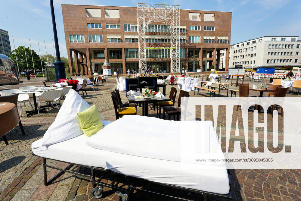 Empty tables, chairs and beds at Friedensplatz in Dortmund Following an appeal by Dehoga Deutscher Hotel und Gaststättenverband, catering businesses have joined forces under the motto STILLSTERBEN to take part in the protest action, with which they draw attention to the situation of their businesses to the consequences of the Corona restrictions in the Corona crisis