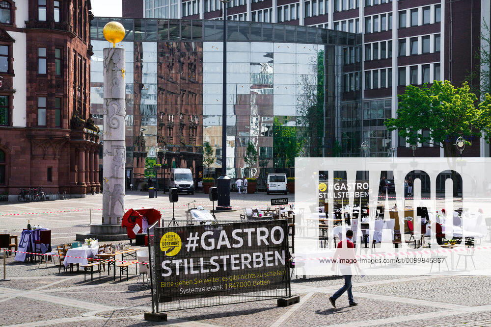 Empty tables, chairs and beds at Friedensplatz in Dortmund Following an appeal by Dehoga Deutscher Hotel und Gaststättenverband, catering businesses have joined forces under the motto STILLSTERBEN to take part in the protest action, with which they draw attention to the situation of their businesses to the consequences of the Corona restrictions in the Corona crisis