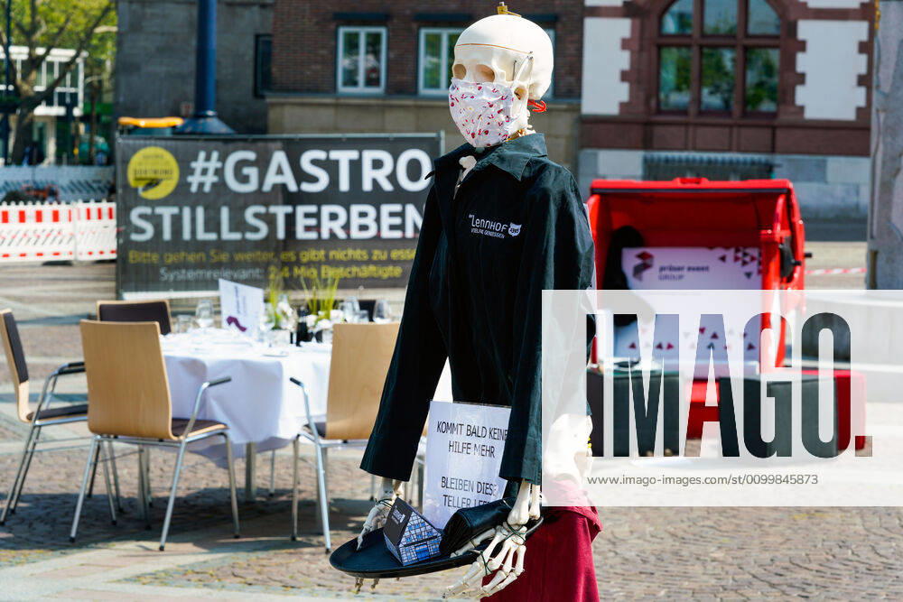 Empty tables, chairs and beds at Friedensplatz in Dortmund Following an appeal by Dehoga Deutscher Hotel und Gaststättenverband, catering businesses have joined forces under the motto STILLSTERBEN to take part in the protest action, with which they draw attention to the situation of their businesses to the consequences of the Corona restrictions in the Corona crisis