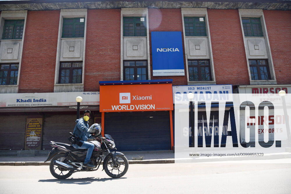 A motorcyclist rides a bike at an almost a deserted road while wearing face masks as a protective measure during the nationwide lockdown..India s Health Ministry has so far recorded a total 23,452 infections, death 272 and recovered 4,814 cases since the beginning of the corona virus outbreak. Srinagar India - ZUMAs197 20200424_zaa_s197_017