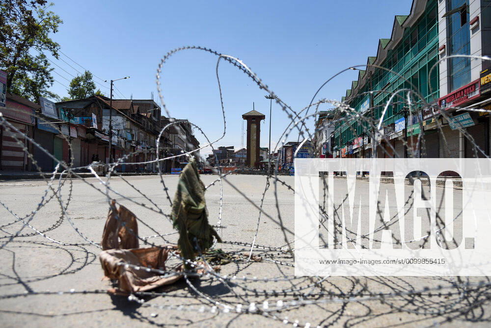 A market almost deserted during the nationwide lockdown..India s Health Ministry has so far recorded a total 23,452 infections, death 272 and recovered 4,814 cases since the beginning of the corona virus outbreak. Srinagar India - ZUMAs197 20200424_zaa_s197_034