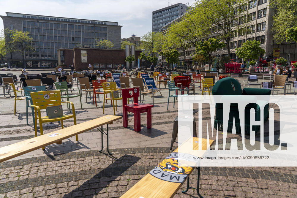Action 1 000 empty chairs, with which restaurateurs, nationwide, want to draw attention to the problems of gastronomy in the Corona period, Kennedyplatz, impact of the Corona crisis in Essen, Germany,