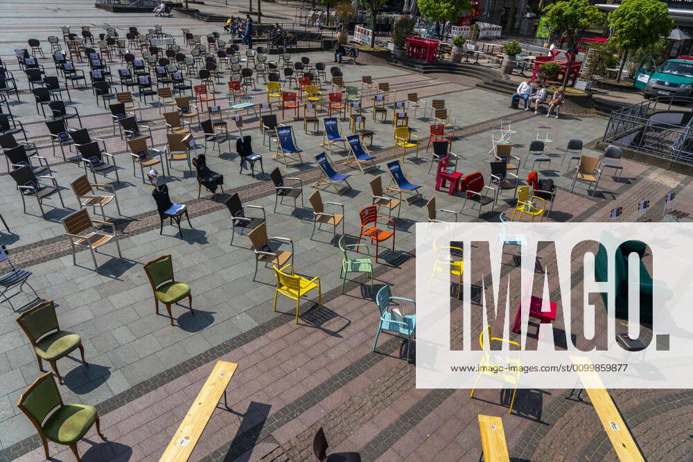 Action 1 000 empty chairs, with which restaurateurs, nationwide, want to draw attention to the problems of gastronomy in the Corona period, Kennedyplatz, impact of the Corona crisis in Essen, Germany,