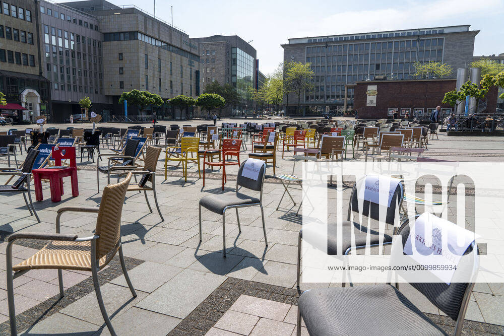 Action 1 000 empty chairs, with which restaurateurs, nationwide, want to draw attention to the problems of gastronomy in the Corona period, Kennedyplatz, impact of the Corona crisis in Essen, Germany,