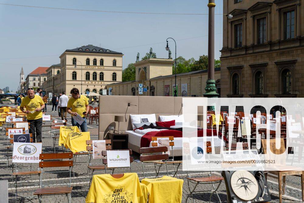 Munich, Odeonsplatz 24. April 2020 Demonstration for the support of the catering industry. The moth is Empty Chairs . For each restaurant, an empty chair stands on the Odeonsplatz as a representative. Munich - ZUMAv143 20200424_znp_v143_008