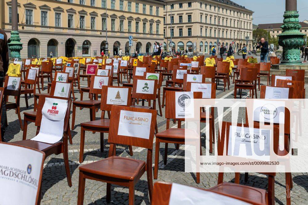 Munich, Odeonsplatz 24. April 2020 Demonstration for the support of the catering industry. The moth is Empty Chairs . For each restaurant, an empty chair stands on the Odeonsplatz as a representative. Munich - ZUMAv143 20200424_znp_v143_011