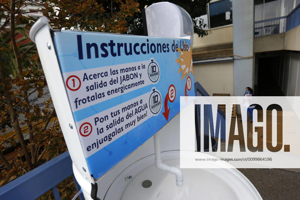 A smart sink was donated by the Fundación Jardin Botonico to the community of the Carlos Van Buren Hospital in Valparaiso as a way to thank the officials of the health care facility for the role they are playing in the emergency of COVID 19 Raul Zamora Aton Chile, Valparaiso Chile Aton 414179