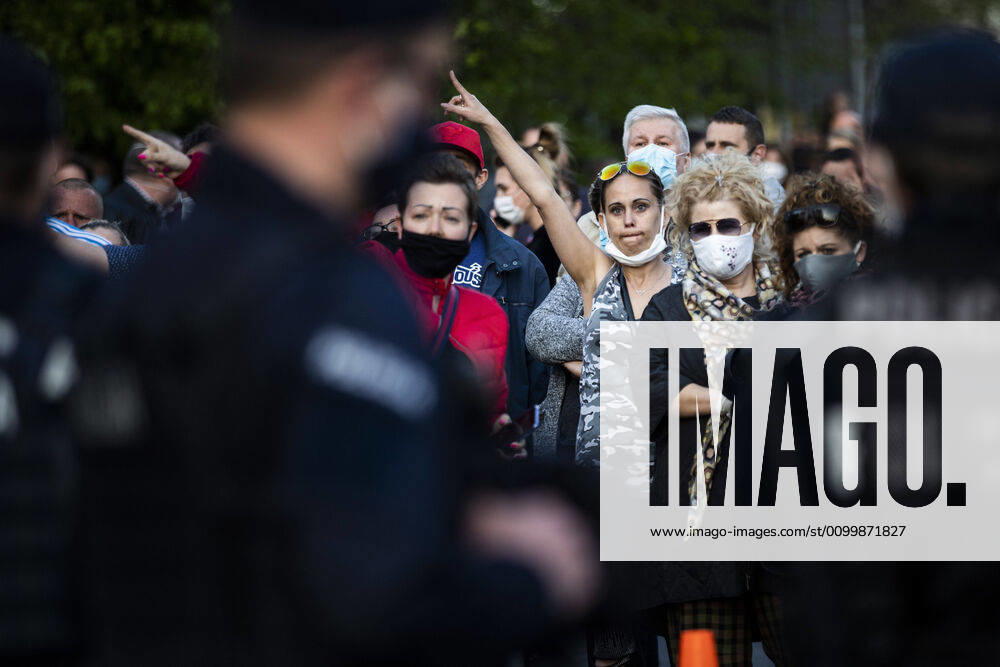 Demonstrators protesting against the closed border between Zgorzelec and Goerlitz, 24 04 2020 In order to contain the coronavirus, Poland and the Czech Republic, among others, have closed their borders to Germany in mid-March The background of the protest is the current restric