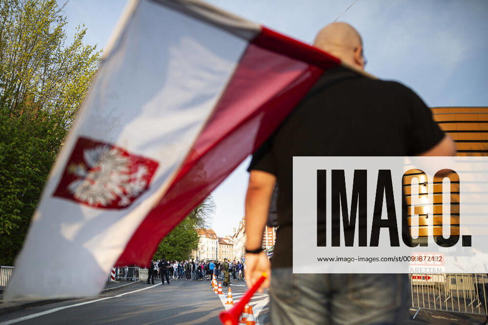 Demonstrators protesting against the closed border between Zgorzelec and Goerlitz, 24 04 2020 In order to contain the coronavirus, Poland and the Czech Republic, among others, have closed their borders to Germany in mid-March The background of the protest is the current restric