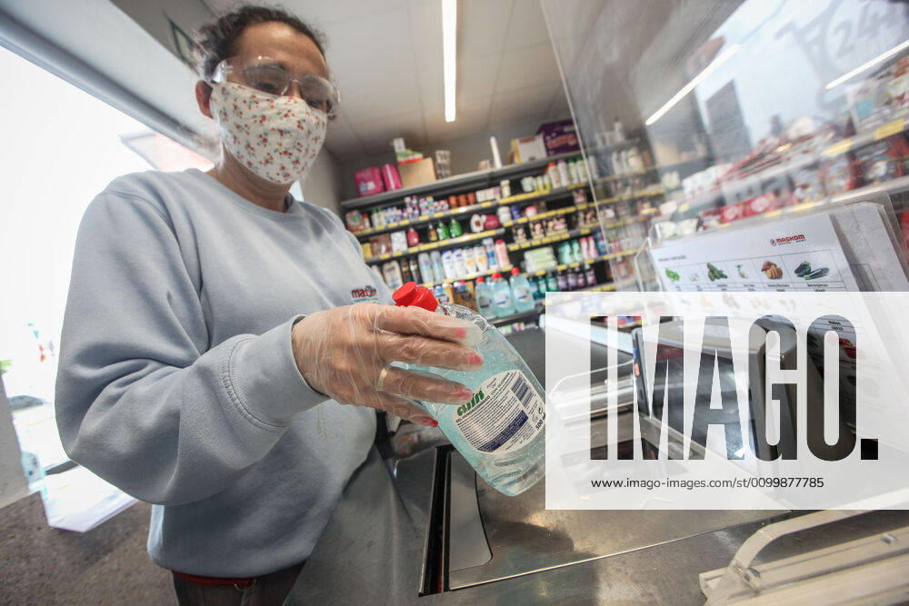 April 24, 2020 (Malaga) Employees of Maskom Supermarkets replenish food and essential products such as toilet paper, products highly demanded by the coronavirus crisis. - ZUMAc161 20200424_zap_c161_050