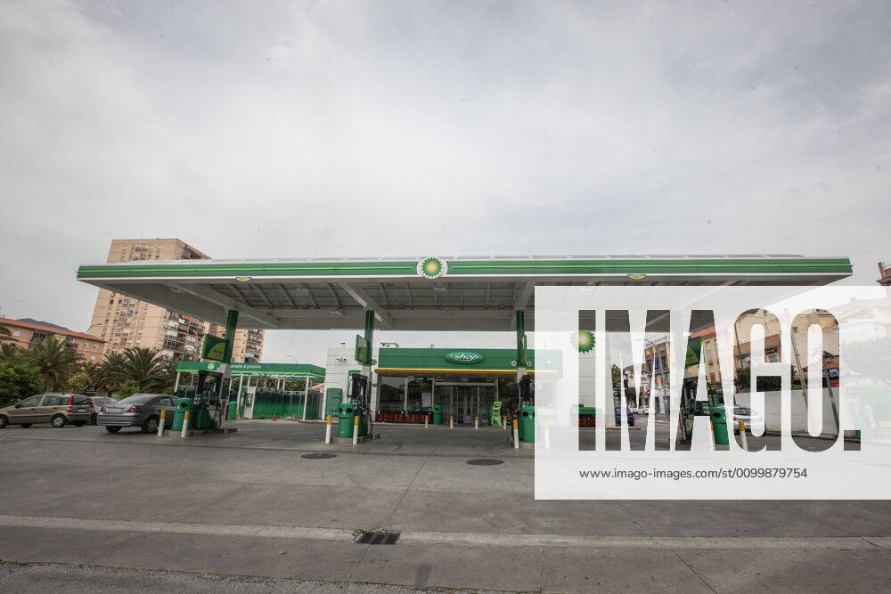 April 24, 2020 (Malaga) Gasoline is in historical minimos of price and consumption due to the coronavirus crisis in Malaga - ZUMAc161 20200424_zap_c161_069
