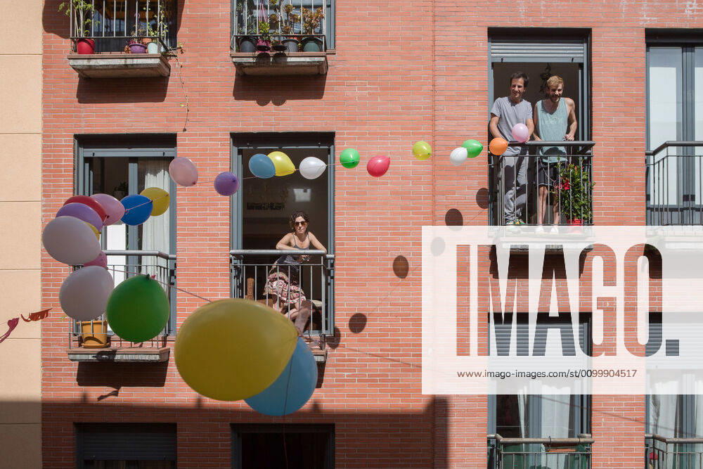 People stand at their balconies along a decorated street with balloons during the covid 19 crisis..Day 41 of the state of alarm due to the Coronavirus health crisis. Spain has had more than 200,000 confirmed cases of COVID-19 and over 20,000 reported deaths. Daily deaths from coronavirus have dropped in the last 24 hours to 367, the lowest rate in a month. Madrid Spain - ZUMAs197 20200424_zaa_s197_216