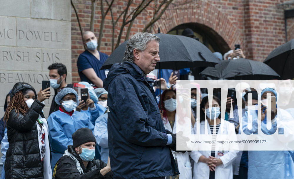 Daily life in New York amid COVID-19 pandemic Mayor Bill de Blasio and first lady Chirlane McCray thanking nurses, doctors, medical staff for their work during COVID-19 at Kings County Hospital New York New York United States
