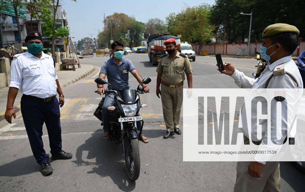 Prayagraj: Police issue challan to commuter allegedly violating lockdown during a government-imposed nationwide lockdown as a preventive measure against the COVID-19 coronavirus, in Allahabad on April 24, 2020. Prayagraj India - ZUMAv115 20200425_zap_v115_015