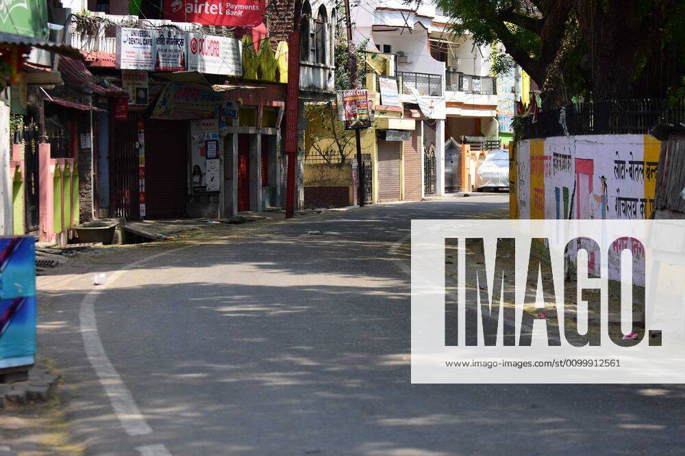 Prayagraj: A deserted view of roads at hotspot area Telierganj during a government-imposed nationwide lockdown as a preventive measure against the COVID-19 coronavirus, in Allahabad on April 24, 2020. Prayagraj India - ZUMAv115 20200425_zap_v115_028