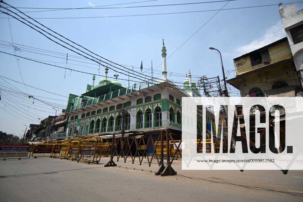 Prayagraj: A deserted view of Jama mosque during Ramadan month during a government-imposed nationwide lockdown as a preventive measure against the COVID-19 coronavirus, in Allahabad on April 24, 2020. Prayagraj India - ZUMAv115 20200425_zap_v115_029