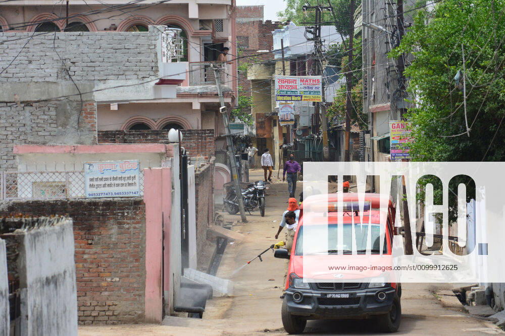 Prayagraj: Police sanitise hotspot area Telierganj during a government-imposed nationwide lockdown as a preventive measure against the COVID-19 coronavirus, in Allahabad on April 24, 2020. Prayagraj India - ZUMAv115 20200425_zap_v115_031