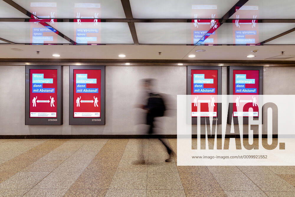 An almost deserted passage in the KVB stop Neumarkt with an advertisement on the minimum distance during the corona crisis Cologne, 25 04 2020 Foto:xC.xFuturexImage