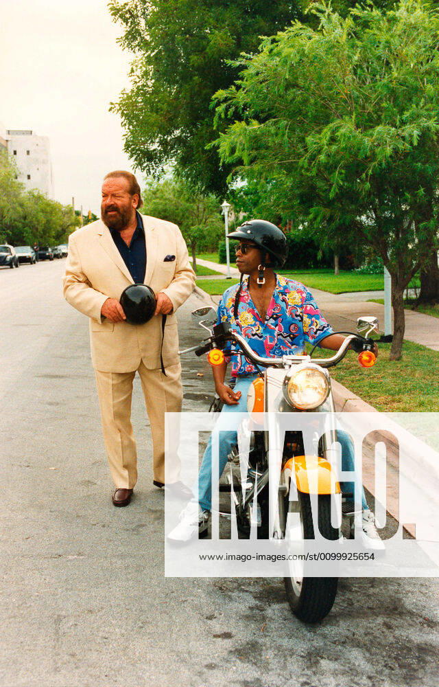 EXTRALARGE: NINJA SHADOW, from left: Bud Spencer, Michael Winslow, 1993. First Group International courtesy Everett Collection First Group International courtesy Everett Collection !ACHTUNG AUFNAHMEDATUM GESCHÄTZT! PUBLICATIONXNOTxINxCANxCHNxFRAxITAxJPNxNORxPOLxRUSxESPxUKxUSA