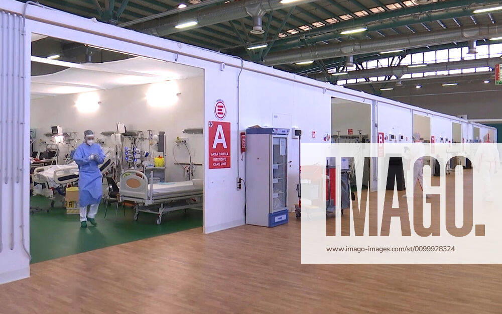 Coronavirus in Italien, Eindrücke aus Brescia LOMBARDY, ITALY - APRIL 25, 2020: Pictured in this video grab are medical staff members in protective gear in an intensive care unit in a field hospital in Bergamo. Russian military medics have helped Italian medical staff to cure 40 patients suffering from the novel coronavirus disease (COVID-19). Additionally, a team of Italian and Russian CBRN defence specialists have disinfected the indoor premises of three medical institutions and surrounding roads in the neighbouring city of Brescia. Russia has sent military virologists, epidemiologists and CBRN defence specialists to Italy to help battle the pandemic of the novel coronavirus disease (COVID-19). Video grab. The Defence Ministry of the Russian Federation TASS TS0D7076