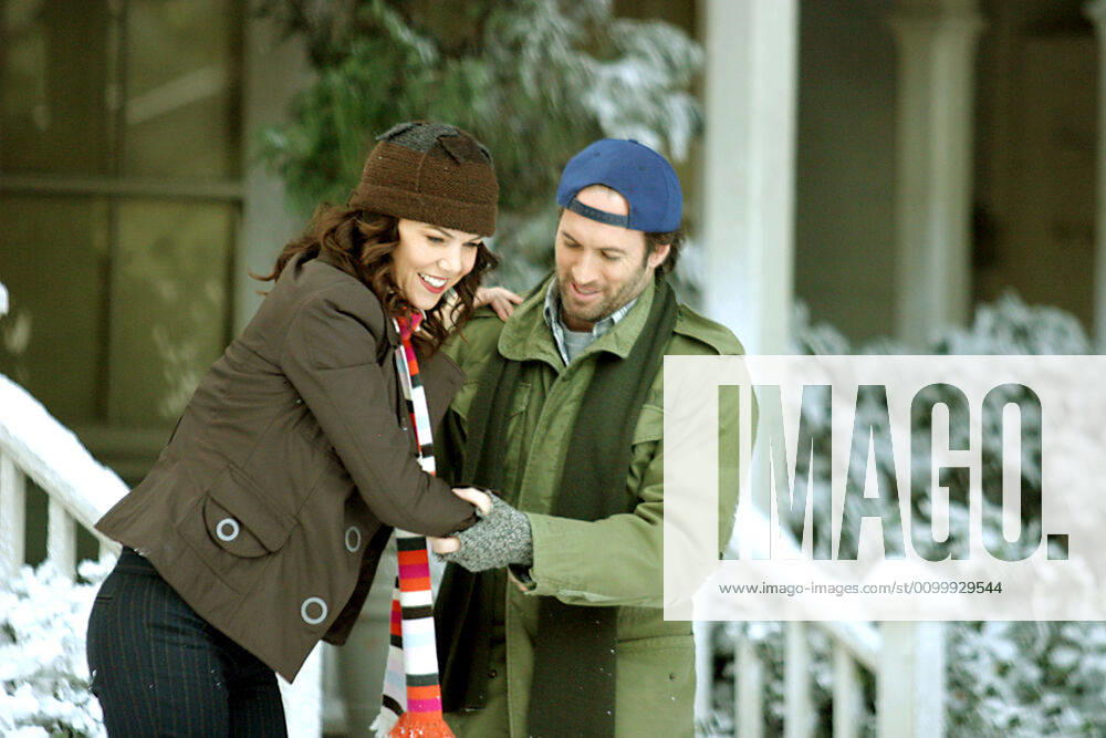 GILMORE GIRLS, Lauren Graham, Scott Patterson, Woman of Questionable Morals , (Season 5, epis. 511), 2000-2007, photo: Justin Lubin Warner Bros. Everett Collection Warner Bros Courtesy Everett Collection !ACHTUNG AUFNAHMEDATUM GESCHÄTZT! PUBLICATIONXNOTxINxCANxCHNxFRAxITAxJPNxNORxPOLxRUSxESPxUKxUSA