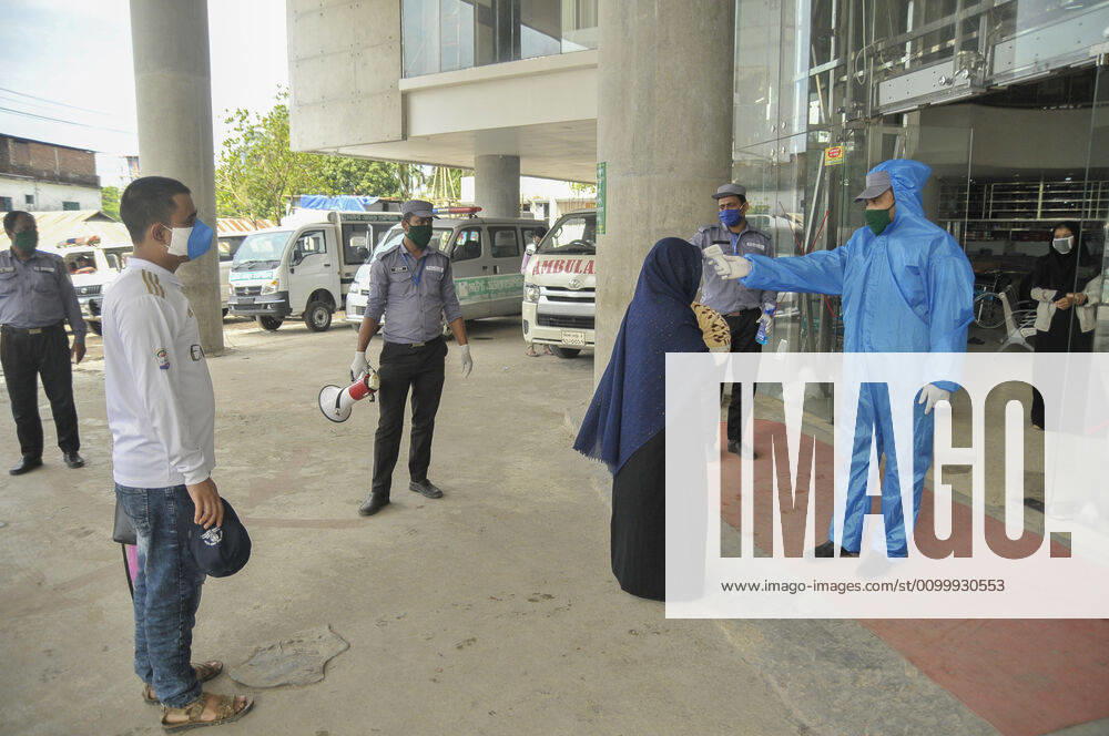 Coronavirus, Eindrücke aus Bangladesch April 25, 2020: Mount Adora Hospital of Sylhet, Bangladesh installed thermal scanners for patients as a preventive measure against the spread of the COVID-19 corona virus. - ZUMAr143 20200425_zap_r143_010