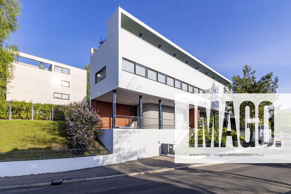 DEU, Germany, Baden Württemberg, Stuttgart, 24 04 2020 Semi-detached house Le Corbusier with Pierre Jeanneret, Rathenaustraße 1 3 Today Weissenhofmuseum, Museum of Architectural History UNESCO World Heritage On the left the house Citrohan Weissenhofsiedlung Stuttgart, also Werkbundsiedlung, was built in 1927 by the Deutscher Werkbund under the direction of Ludwig Mies van der Rohe by leading representatives of Neues Bauen