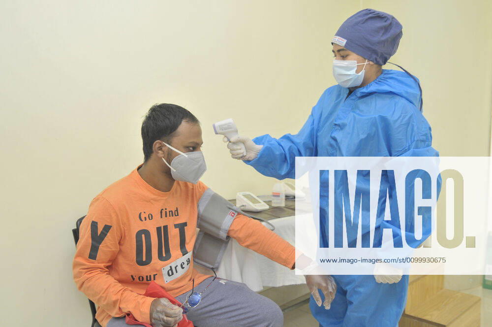 Coronavirus, Eindrücke aus Bangladesch April 25, 2020: Mount Adora Hospital of Sylhet, Bangladesh installed thermal scanners for patients as a preventive measure against the spread of the COVID-19 corona virus. - ZUMAr143 20200425_zap_r143_013