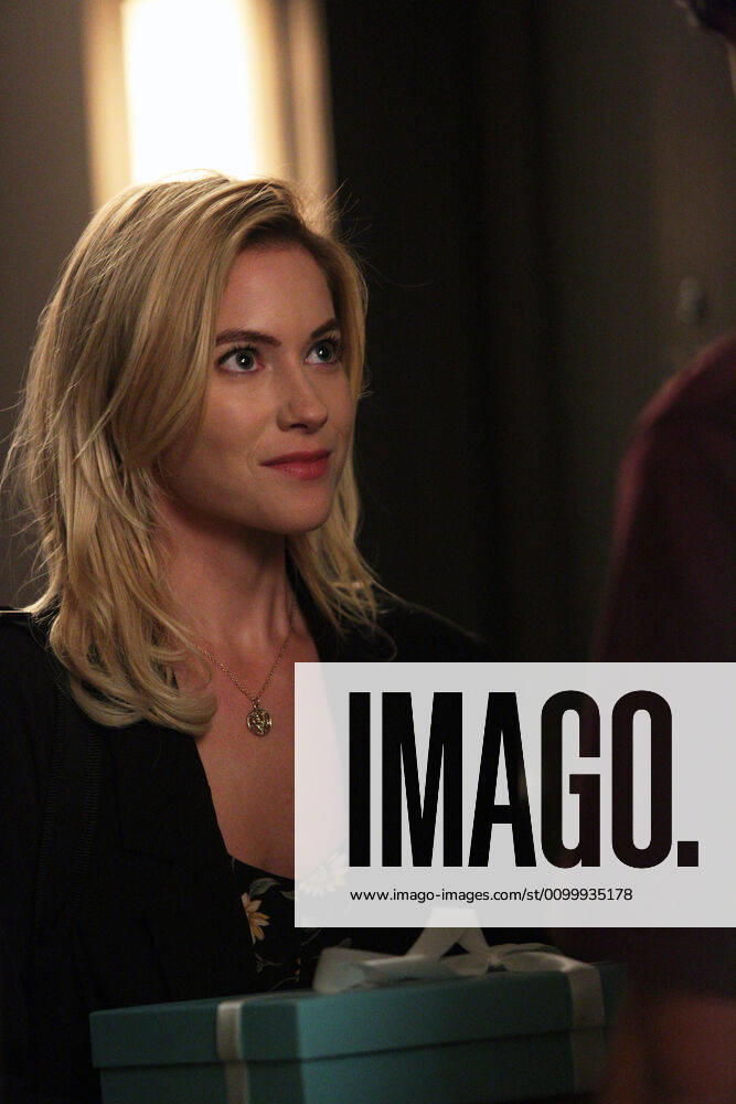 HINDSIGHT, Laura Ramsey in Square One (Season 1, Episode 2, aired January 14, 2015). ph: Annette Brown VH1 courtesy Everett Collection VH1 Courtesy Everett Collection !ACHTUNG AUFNAHMEDATUM GESCHÄTZT! PUBLICATIONXNOTxINxCANxCHNxFRAxITAxJPNxNORxPOLxRUSxESPxUKxUSA