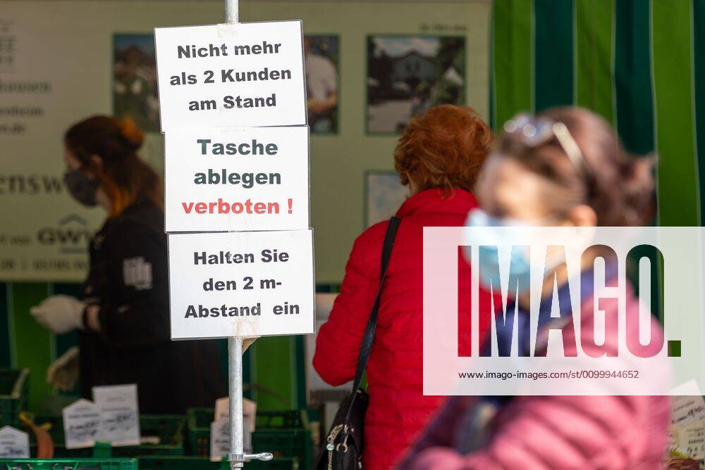 Wiesbaden, weekly market, 25 04 2020, Shopping at the Wiesbaden weekly market in times of corona crisis at the Dernsche Gelände Signs at the sales booth Wiesbaden weekly market Hessen Germany