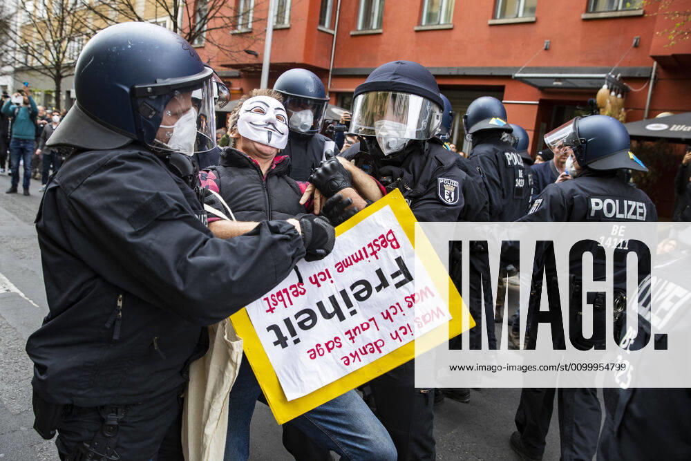 Police arrested demonstrators at the 4 hygiene demonstration at Rosa Luxembourg Platz in Berlin on 25 April 2020 People from different milieus, from left-wingers to conspiracy theorists and right-wingers took part in the demonstration Coronavirus in Berlin