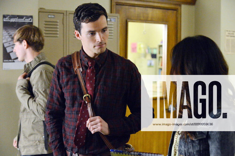 PRETTY LITTLE LIARS, (from left): Ian Harding, Lucy Hale (back to camera), A dAngerous gAme , (Season 3, ep. 324, aired March 19, 2013), 2010-. photo: Eric McCandless ABC Family Courtesy: Everett Collection ABC Family courtesy Everett Collection !ACHTUNG AUFNAHMEDATUM GESCHÄTZT! PUBLICATIONXNOTxINxCANxCHNxFRAxITAxJPNxNORxPOLxRUSxESPxUKxUSA