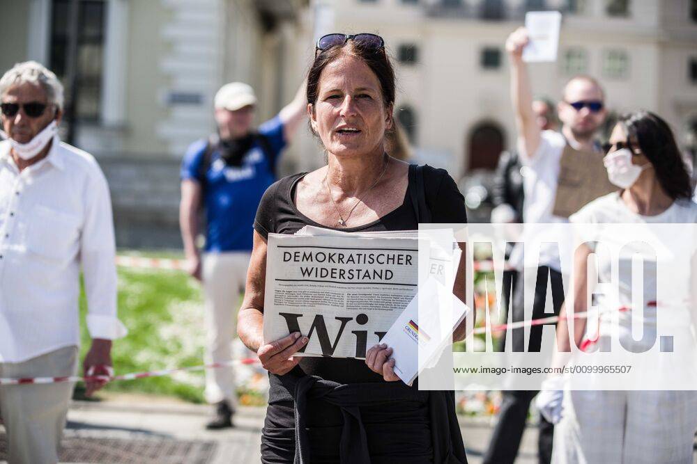 A demonstrator at a QAnon-like demo in Munich, Germany holds the newspaper of NichtOhneUns. Organized in Telegram chats by conspiratorial Ã¢â‚¬oeQuerfrontÃ¢â‚¬Â (cross-front) groups, the city of Munich, Germany saw numerous QAnon-like, Ã¢â‚¬oeCorona PartiesÃ¢â‚¬Â as under mottos such as Ã¢â‚¬oeDemonstration fuer die Erhaltung der GrundrechteÃ¢â‚¬Â (Demonstration for the Upholding of Basic Rights) and Ã¢â‚¬oeFuer unsere Freiheit, unsere Grundrechte und unsere SelbstbestimmungÃ¢â‚¬Â (Demonstration for our Freedom, Basic Rights, and Self-Determination). Numerous right-extremists, Verfassungsschutz-monitored figures, QAnon fans, and AfD politicians were in attendance. The groups are of the belief that the anti-Coronavirus measures are power-grabs. Querfront groups are often a mix of political - ZUMAb160 20200425_zbp_b160_021
