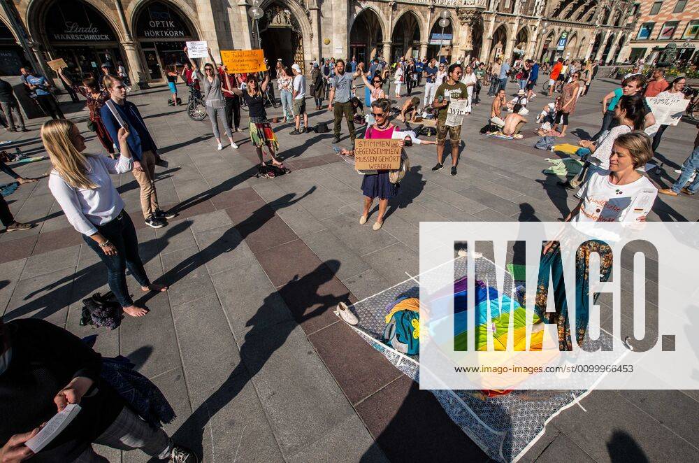 Organized in Telegram chats by conspiratorial â€oeQuerfront†(cross-front) groups, the city of Munich, Germany saw numerous anti-state â€oeCorona Parties†as under mottos such as â€oeDemonstration fuer die Erhaltung der Grundrechte†(Demonstration for the Upholding of Basic Rights) and â€oeFuer unsere Freiheit, unsere Grundrechte und unsere Selbstbestimmung†(Demonstration for our Freedom, Basic Rights, and Self-Determination). Numerous right-extremists, Verfassungsschutz-monitored figures, QAnon fans, and AfD politicians were in attendance. The groups are of the belief that the anti-Coronavirus measures are power-grabs. Querfront groups are often a mix of political outliers, AfD members, right-extremists and neonazis, conspiracy theorists, Reichsbuerger (s - ZUMAb160 20200425_zbp_b160_070