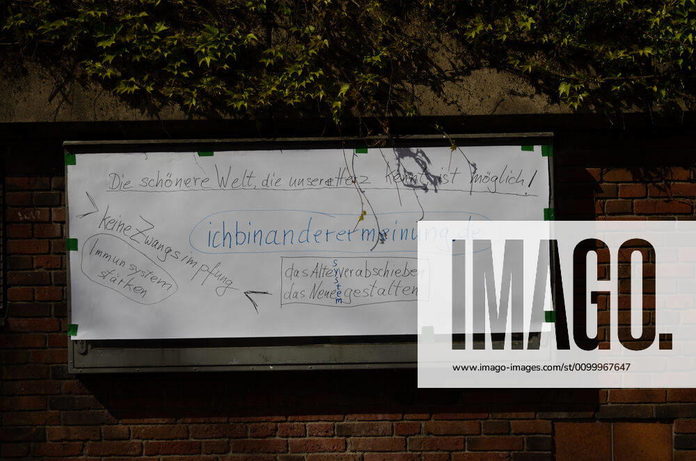Lockdown end immediately Demonstration on Südermarkt in Flensburg The Communication Centre for Democratic Resistance is holding a demonstration on 25 04 2020 in Flensburg on Südermarkt, city centre here banner on the wall of the platform on Südermarkt