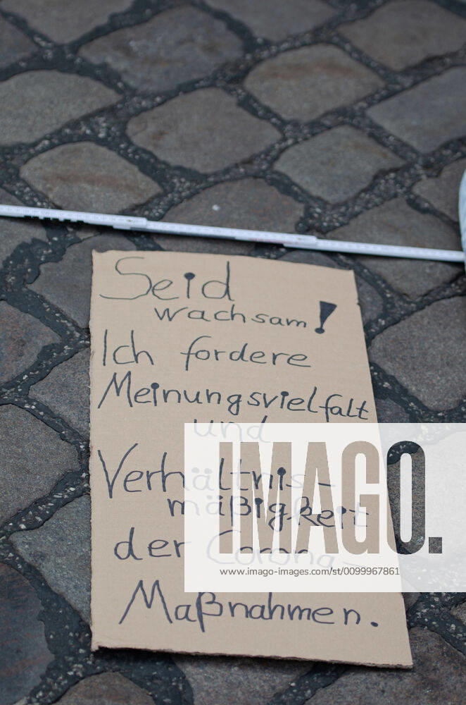 Stop lockdown immediately Demonstration on Südermarkt in Flensburg The Communication Centre for Democratic Resistance is organising a demonstration on 25 04 2020 in Flensburg on Südermarkt, city centre here banner with the words Sied wachsam I demand diversity of opinion and proportionality of the Corona measures