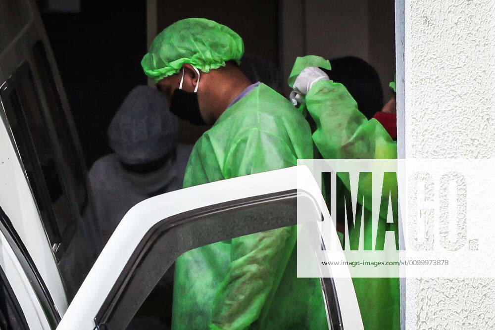 BELÉM, PA - 25.04.2020: UPA EM BELÉM CORONAVÍRUS - UPA da Marambaia in Belém do Pará was filled with suspicious bodies of COVID 19 on the ground this week, city hall admits that the system is already full. x1907231x FilipexBispo
