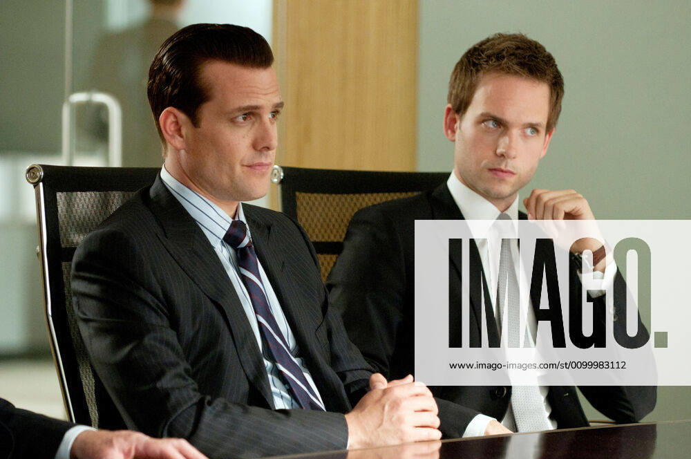 SUITS, (from left): Gabriel Macht, Patrick J. Adams, Tricks of The Trade , (Season 1, ep. 106, airing July 28, 2011), 2011-. photo: Christos Kalohoridis USA Network Courtesy: Everett Collection USA Networks Courtesy Everett Collection !ACHTUNG AUFNAHMEDATUM GESCHÃ„TZT! PUBLICATIONXNOTxINxCANxCHNxFRAxITAxJPNxNORxPOLxRUSxESPxUKxUSA