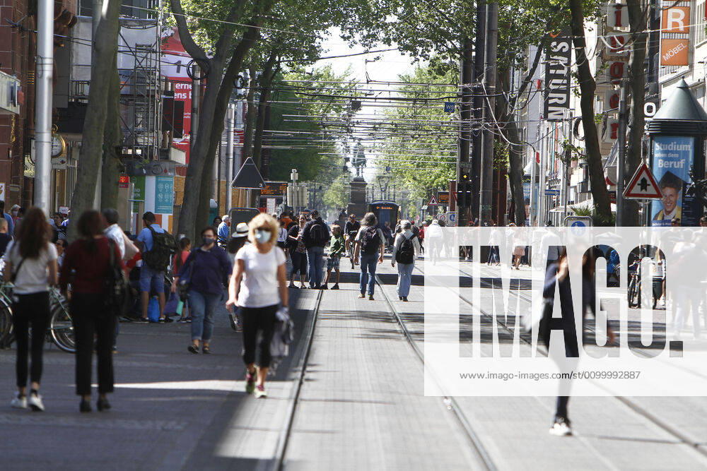 Following the relaxation of protective measures and the reopening of shops, the Kaiserstraßel shopping street and pedestrian zone in the centre of Karlsruhe is once again filled with many passers-by who do not always keep the prescribed minimum distance and contact ban, Hesse, Germany