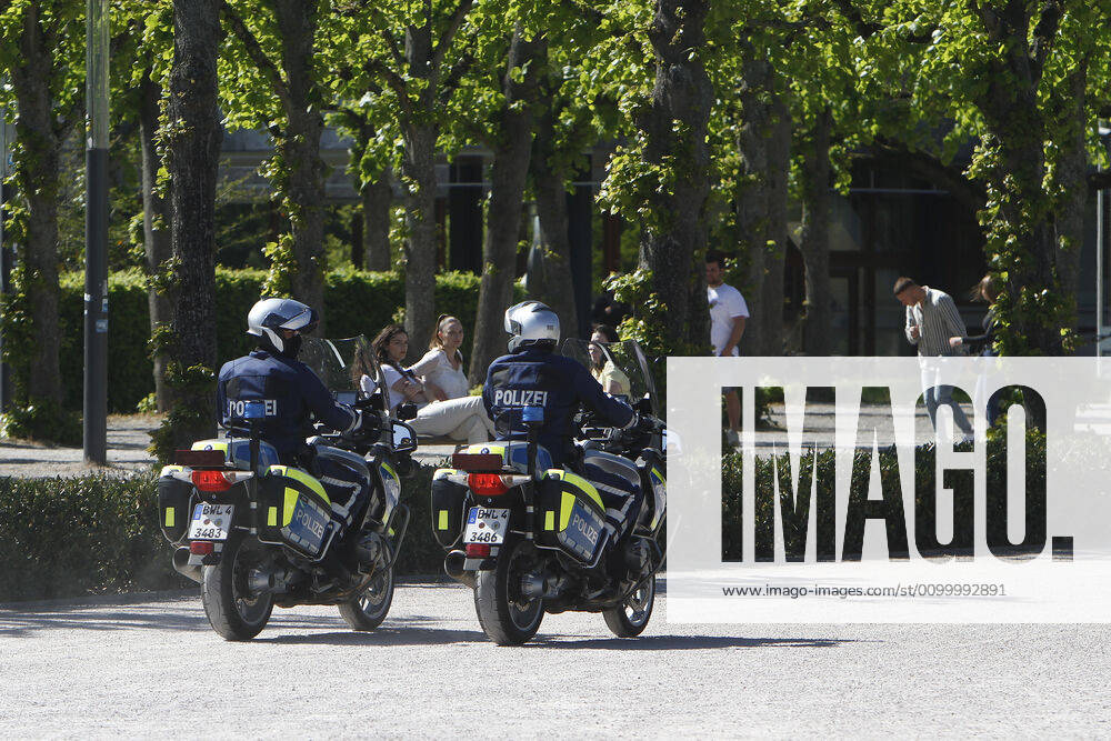 A police patrol of the Baden Württemberg State Police checks the compliance with the contact prohibitions and minimum distances on the Schlossplatz in the city centre of Karlsruhe, Baden Württemberg, Bavaria, Germany