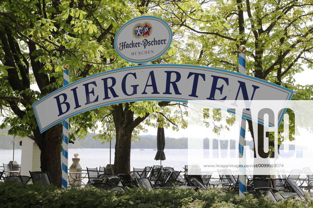 Corona crisis Distance rules The beer garden in Stegen am Ammersee is closed, Stegen am Ammersee Bavaria Germany Beach promenade