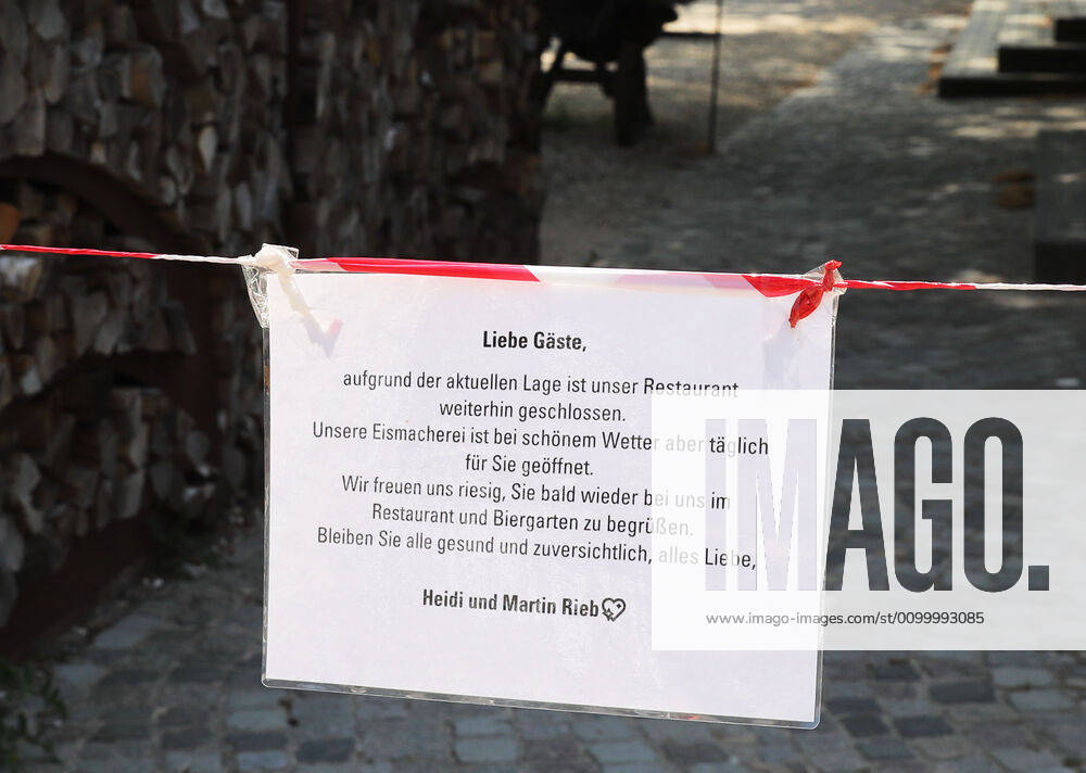 Corona Crisis Distance rules Information sign at the Fischer Wirt why the restaurant is closed, Stegen am Ammersee Bavaria Germany Strandpromenade