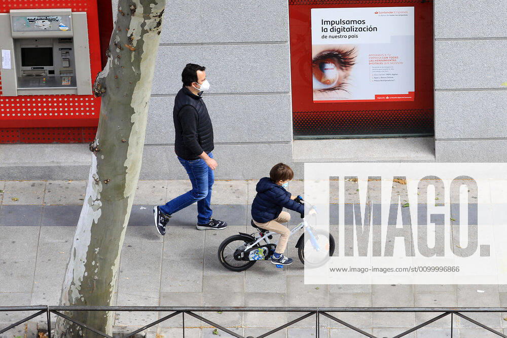 Children begin to go outside on April 26 in Madrid, Spain. (2020042609)