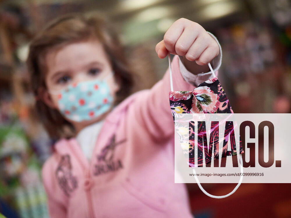 A litle child shows a short mask on the first day of relaxation of the confinement measures marked by the Government of Spain during the State of Alarm caused by the Covid-19 Pandemic on April 26, 2020 in Valdemoro, Madrid, Spain Pamplona SPAIN - ZUMAa181 20200426_zaa_a181_049