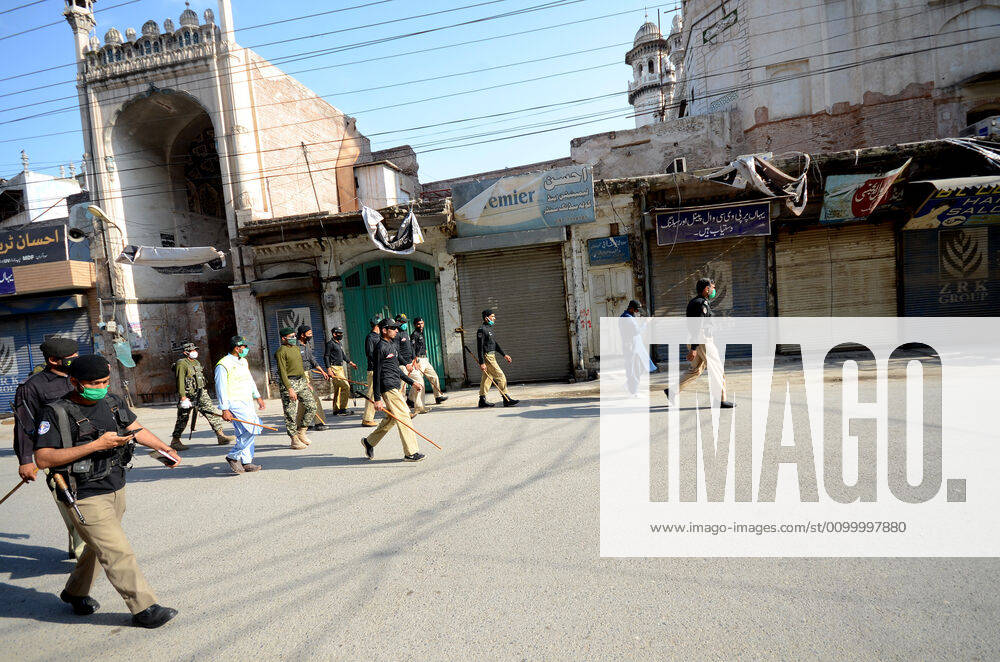 Pakistan: Police officials closing shops Police officials closing shops in the city for precautionary measures to prevent corona virus. Authorities appealed for people to avoid public gatherings to curb the spread of the corona virus and close shops until four o clock in the month of Ramadan. Peshawar Khyber Pakhtunkhwa Pakistan