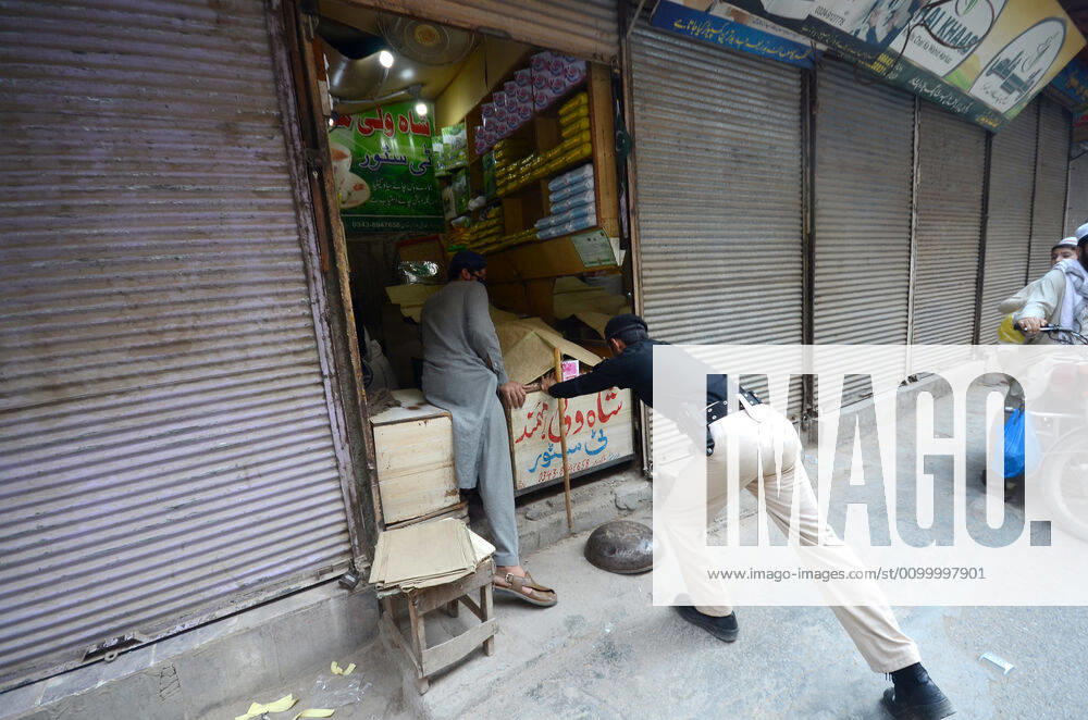 Pakistan: Police officials closing shops Police officials closing shops in the city for precautionary measures to prevent corona virus. Authorities appealed for people to avoid public gatherings to curb the spread of the corona virus and close shops until four o clock in the month of Ramadan. Peshawar Khyber Pakhtunkhwa Pakistan