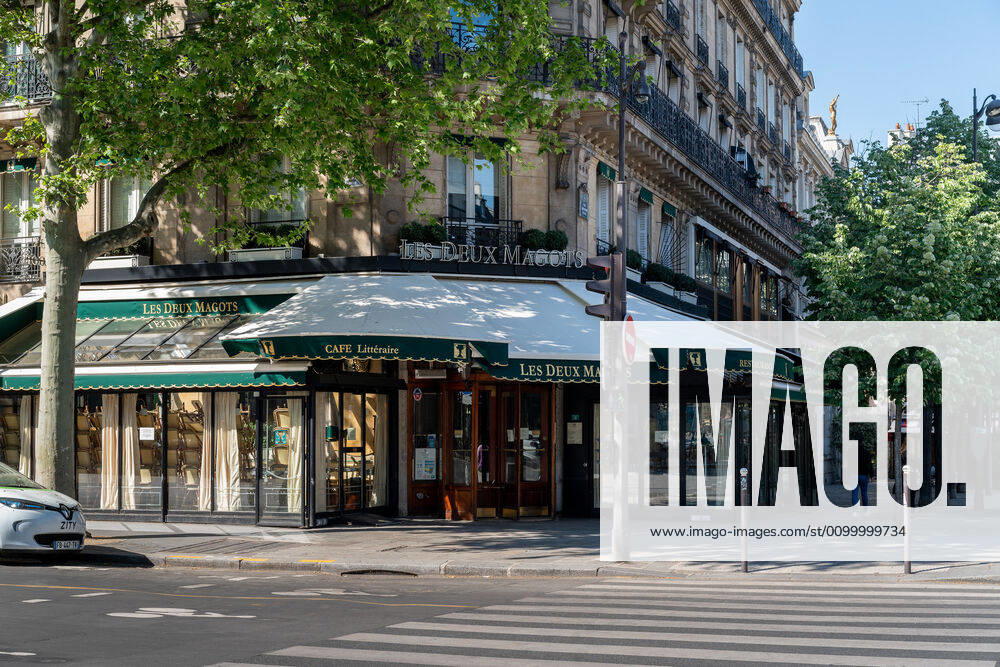 Paris, FR: (INT) Covid-19:Empty Paris. April 26,2020, Paris,France:Some touristic hotspots in Paris city like Cafe Les Deux Magots, Arc de Triomphe et Champs-Elysees, Champs-Elysees, Jardin du Luxembours, Pont Alexandre III, La Sorbonne , Marche aux puces,Montmartre street continued to be very empty during this covid-19 pandemic this Sunday. ..Credit: Thenews2 Paris - ZUMAn293 20200426_znp_n293_001